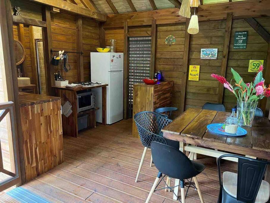 La Kaz A Pepes, Charmant Logement Avec Piscine Lamentin Exterior foto